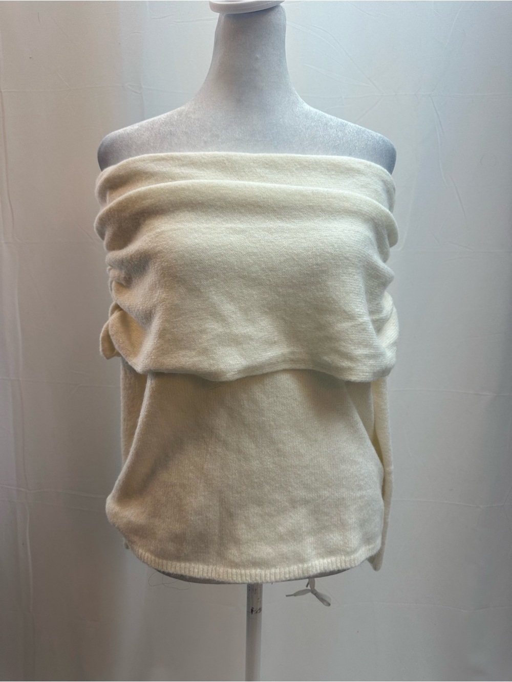 Abercrombie & Fitch Cream Off-the-Shoulder Knit Sweater S NWTS